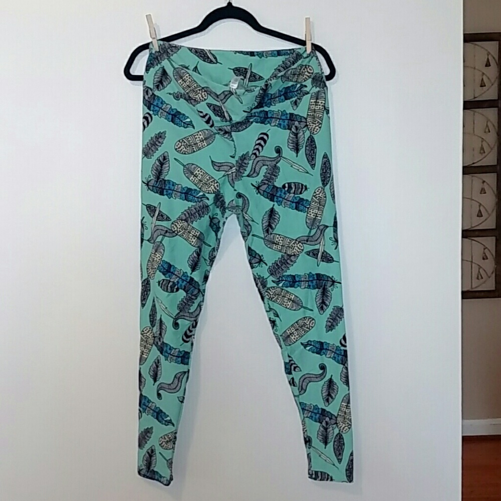 Lularoe TC leggings feathers